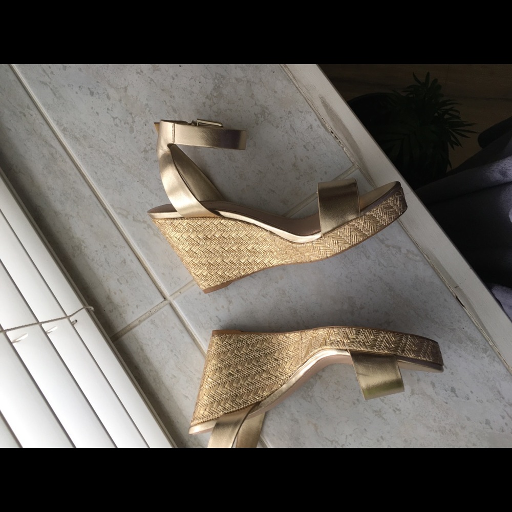 Shoes - Picture 6 of 12